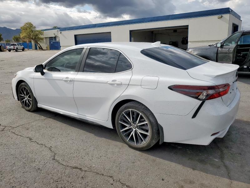 4T1G11AK3PU764456 - 2023 TOYOTA CAMRY SE NIGHT SHADE WHITE photo 2