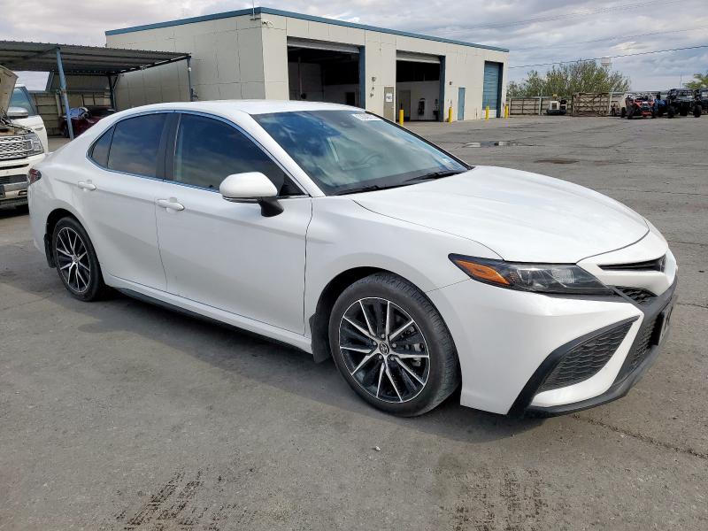 4T1G11AK3PU764456 - 2023 TOYOTA CAMRY SE NIGHT SHADE WHITE photo 4
