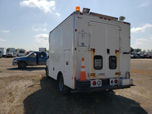 1GBJG31K081108386 - 2008 CHEVROLET EXPRESS G3 WHITE photo 2