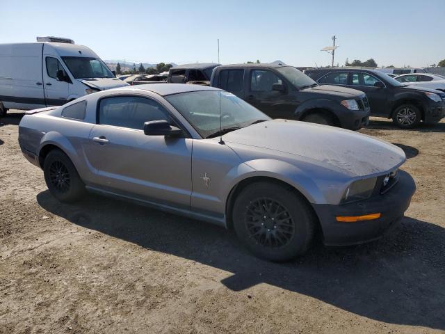 1ZVFT80N575320100 - 2007 FORD MUSTANG GRAY photo 4