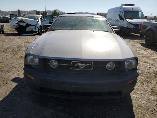 1ZVFT80N575320100 - 2007 FORD MUSTANG GRAY photo 5