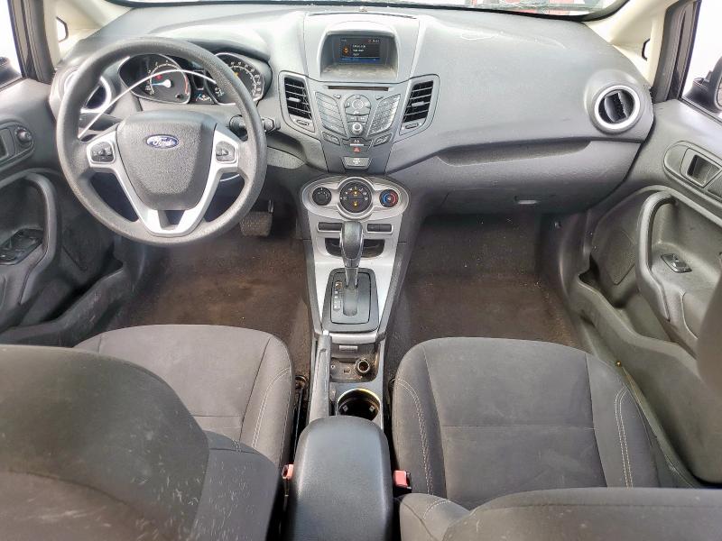 3FADP4BJ2JM111888 - 2018 FORD FIESTA SE 黑色 照片 8