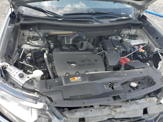 JA4AD2A38JZ012840 - 2018 MITSUBISHI OUTLANDER ES SILVER photo 12