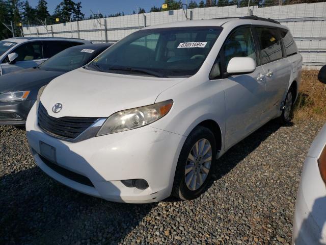 5TDJK3DC5BS028025 - 2011 TOYOTA SIENNA LE WHITE photo 1