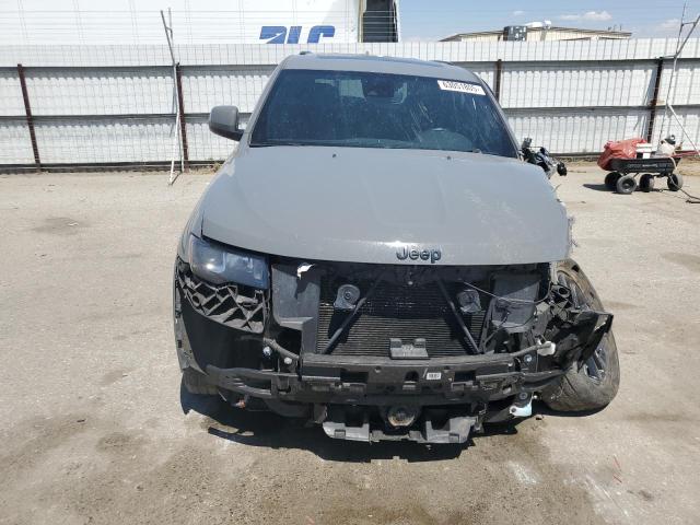 1C4RJFAG8LC197988 - 2020 JEEP GRAND CHEROKEE LAREDO GRAY photo 5