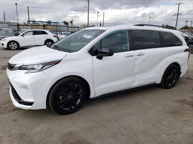 5TDDRKEC2MS014989 - 2021 TOYOTA SIENNA XSE WHITE photo 1