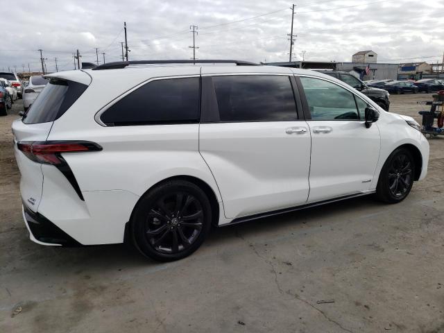 5TDDRKEC2MS014989 - 2021 TOYOTA SIENNA XSE WHITE photo 3