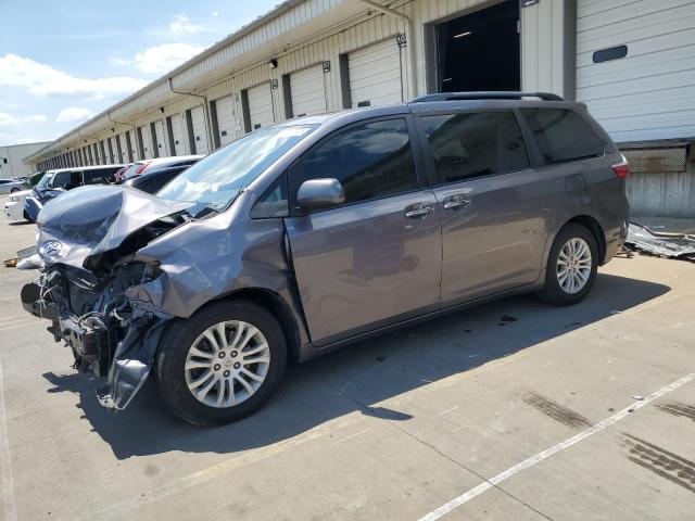 2017 TOYOTA SIENNA XLE, null