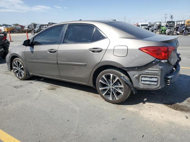 2T1BURHE8JC079071 - 2018 TOYOTA COROLLA L BROWN photo 2