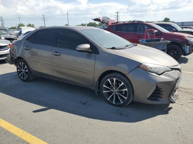 2T1BURHE8JC079071 - 2018 TOYOTA COROLLA L BROWN photo 4