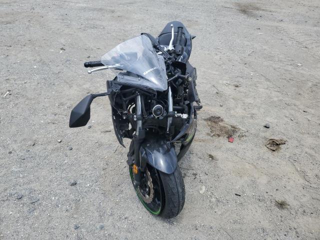 JKAEXEJ11KDA03388 - 2019 KAWASAKI EX650 J შავი ფოტო 2