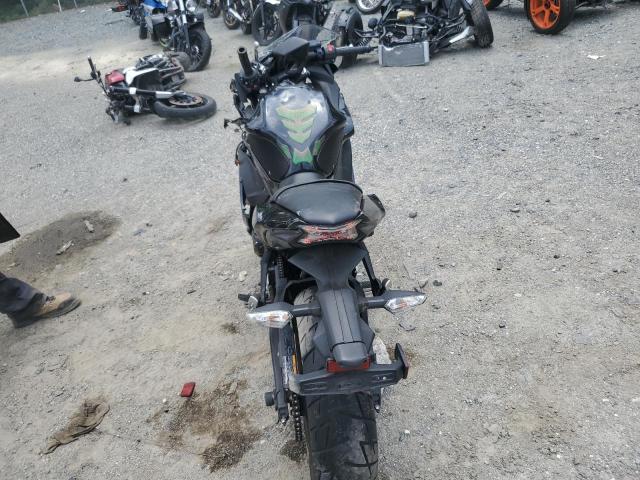 JKAEXEJ11KDA03388 - 2019 KAWASAKI EX650 J შავი ფოტო 4