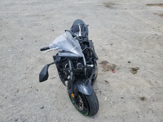 JKAEXEJ11KDA03388 - 2019 KAWASAKI EX650 J შავი ფოტო 5