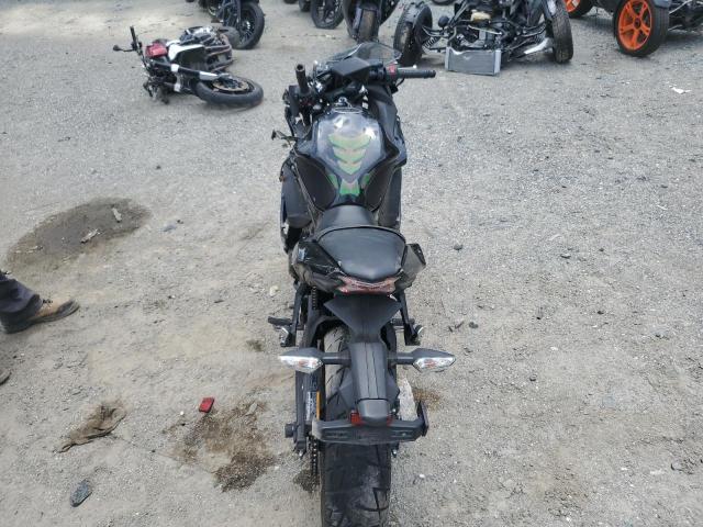 JKAEXEJ11KDA03388 - 2019 KAWASAKI EX650 J შავი ფოტო 6