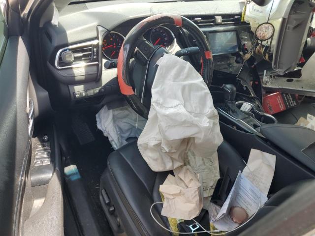 4T1B61HK3JU053171 - 2018 TOYOTA CAMRY XSE GRAY photo 8