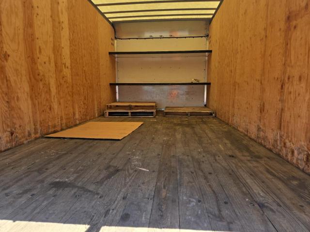 1HA3GTCG5JN003592 - 2018 CHEVROLET EXPRESS G3 WHITE photo 10