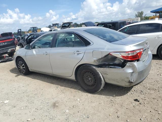 4T1BF1FK4HU287798 - 2017 TOYOTA CAMRY LE SILVER photo 2