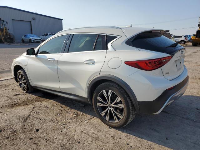 SJKCH5CR2HA034621 - 2017 INFINITI QX30 BASE WHITE photo 2