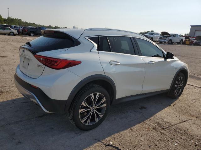 SJKCH5CR2HA034621 - 2017 INFINITI QX30 BASE WHITE photo 3