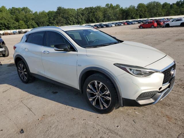 SJKCH5CR2HA034621 - 2017 INFINITI QX30 BASE WHITE photo 4