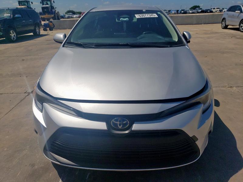 JTDBCMFE7P3007840 - 2023 TOYOTA COROLLA LE SILVER photo 5