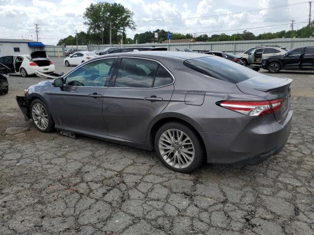 4T1B11HKXJU002765 - 2018 TOYOTA CAMRY L GRAY photo 2