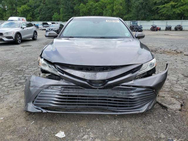 4T1B11HKXJU002765 - 2018 TOYOTA CAMRY L GRAY photo 5