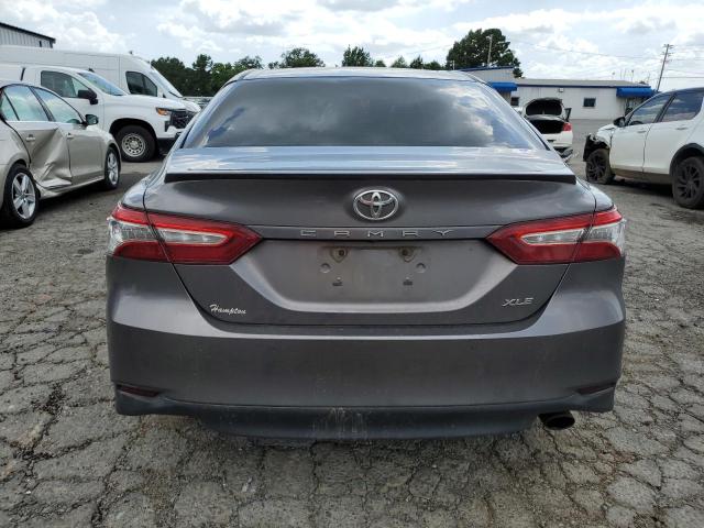 4T1B11HKXJU002765 - 2018 TOYOTA CAMRY L GRAY photo 6