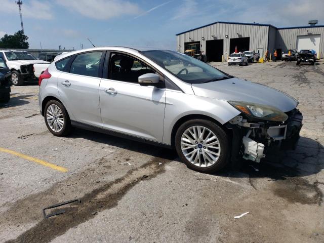 1FAHP3N29CL166729 - 2012 FORD FOCUS TITANIUM SILVER photo 4