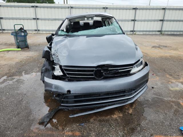 3VWDB7AJ6HM372556 - 2017 VOLKSWAGEN JETTA SE 灰色 照片 5