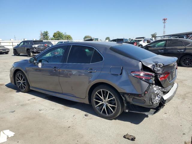 4T1T11AK2PU795700 - 2023 TOYOTA CAMRY SE NIGHT SHADE GRAY photo 2
