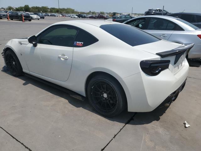 JF1ZNAA12H8710302 - 2017 TOYOTA 86 BASE WHITE photo 2