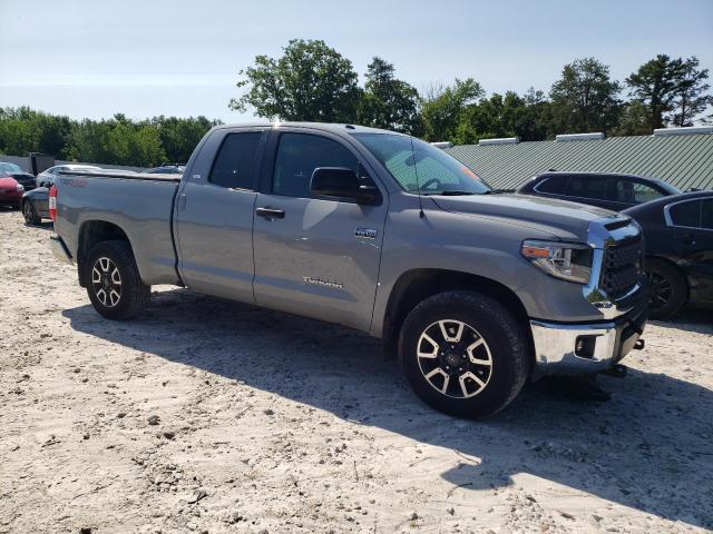5TFUY5F1XJX750991 - 2018 TOYOTA TUNDRA DOUBLE CAB SR/SR5 SILVER photo 4