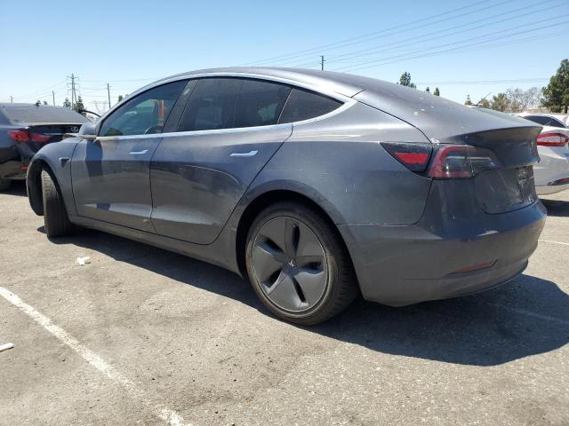 5YJ3E1EA6JF036817 - 2018 TESLA MODEL 3 Մոխրագույն լուսանկար 2
