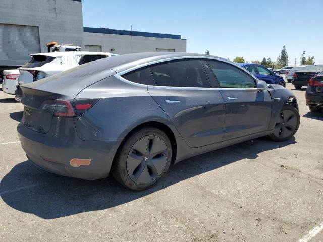 5YJ3E1EA6JF036817 - 2018 TESLA MODEL 3 Մոխրագույն լուսանկար 3