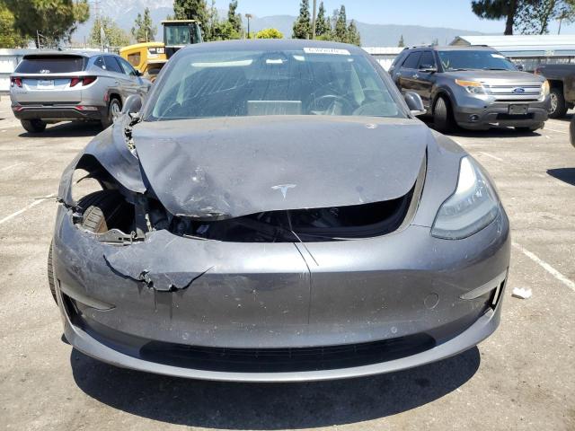 5YJ3E1EA6JF036817 - 2018 TESLA MODEL 3 Մոխրագույն լուսանկար 5