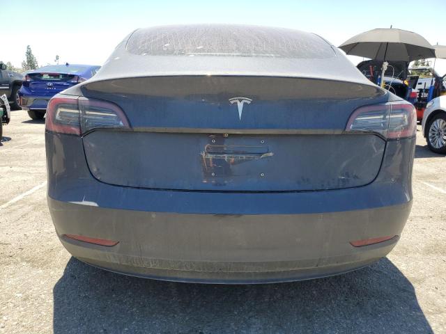 5YJ3E1EA6JF036817 - 2018 TESLA MODEL 3 Մոխրագույն լուսանկար 6