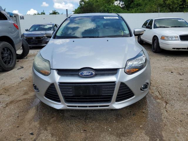 1FAHP3N26CL347481 - 2012 FORD FOCUS TITANIUM SILVER photo 5