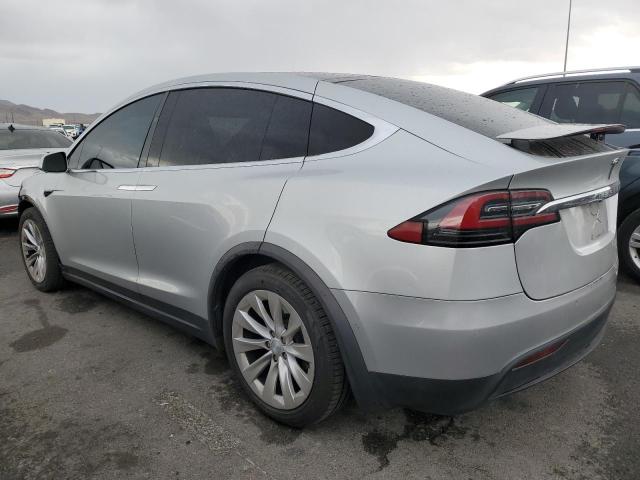 5YJXCAE28HF054052 - 2017 TESLA MODEL X SILVER photo 2