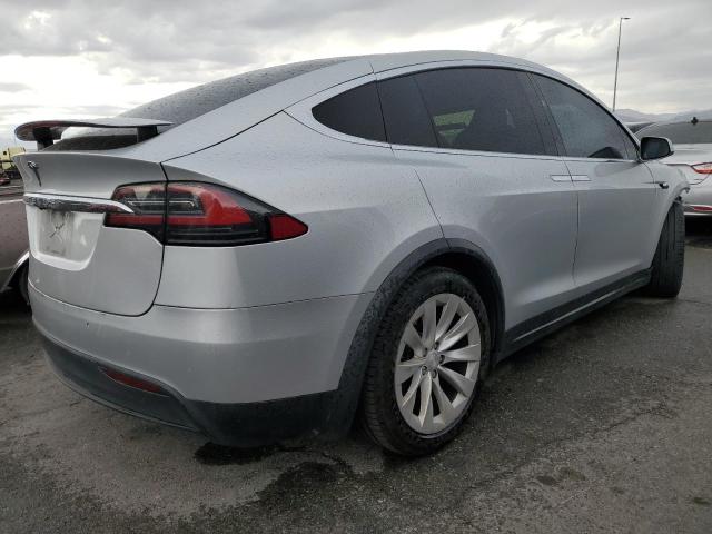 5YJXCAE28HF054052 - 2017 TESLA MODEL X SILVER photo 3