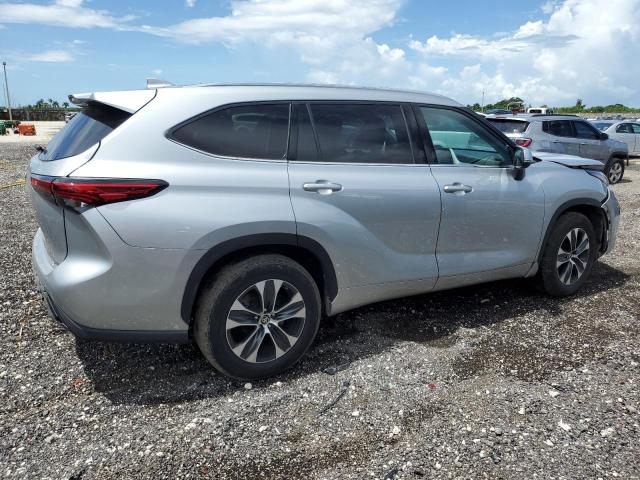 5TDGZRAH6LS513882 - 2020 TOYOTA HIGHLANDER XLE SILVER photo 3