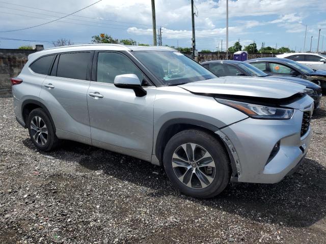 5TDGZRAH6LS513882 - 2020 TOYOTA HIGHLANDER XLE SILVER photo 4