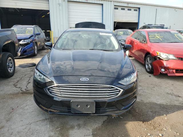 3FA6P0H76HR182585 - 2017 FORD FUSION SE BLACK photo 5