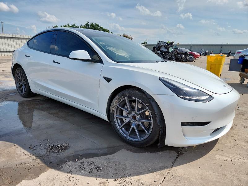 5YJ3E1EA8PF562519 - 2023 TESLA MODEL 3 WHITE photo 4