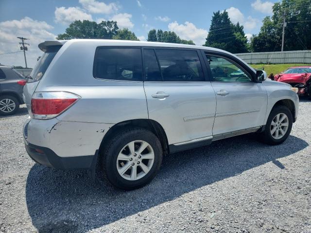 5TDZA3EH7DS036355 - 2013 TOYOTA HIGHLANDER BASE Серебристый фото 3