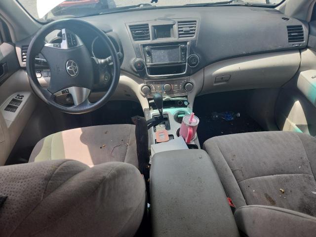 5TDZA3EH7DS036355 - 2013 TOYOTA HIGHLANDER BASE Серебристый фото 8