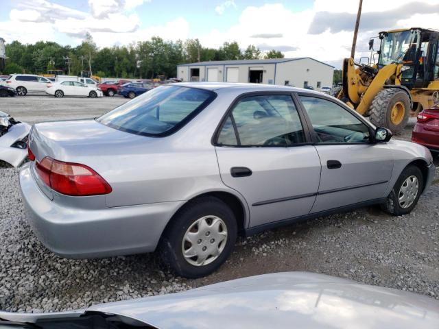 1HGCF8644YA127040 - 2000 HONDA ACCORD DX SILVER photo 3