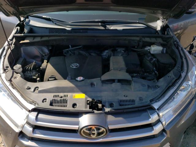 5TDBZRFH1JS907886 - 2018 TOYOTA HIGHLANDER LE GRAY photo 12