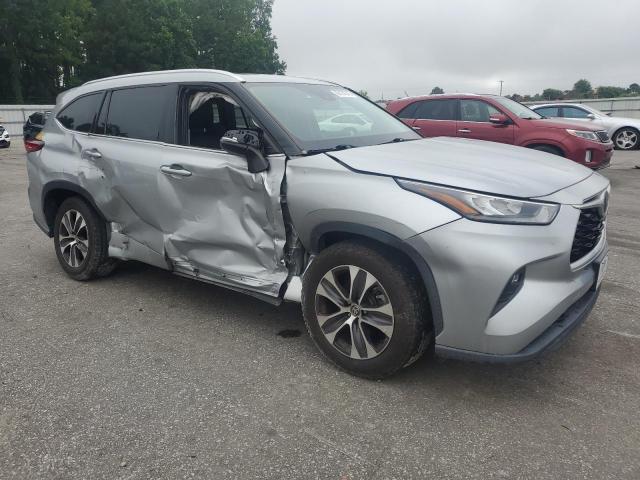 5TDGZRAH5LS502131 - 2020 TOYOTA HIGHLANDER XLE SILVER photo 4