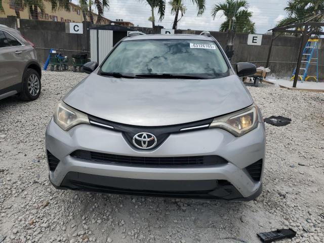 2T3ZFREV5GW238978 - 2016 TOYOTA RAV4 LE 银色 照片 5